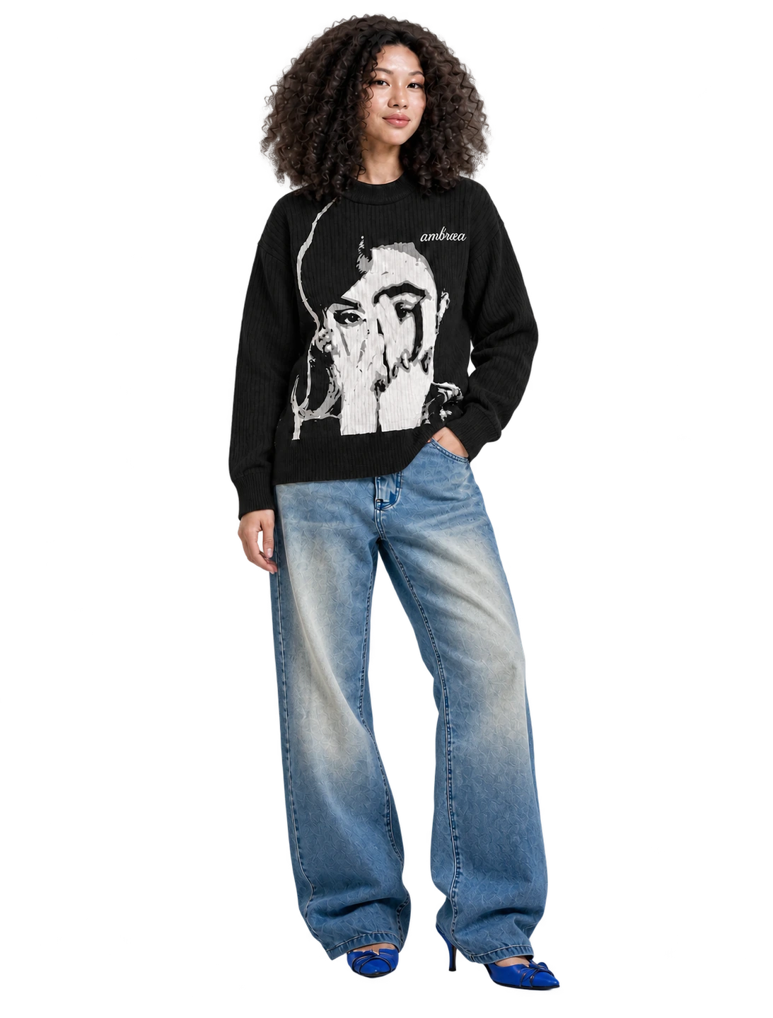 Visualisasi model memakai knit hitam